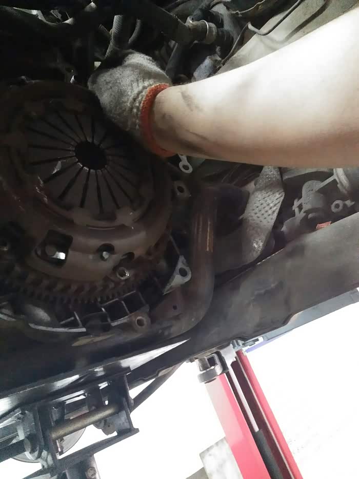 离合器异响更换离合器三件套