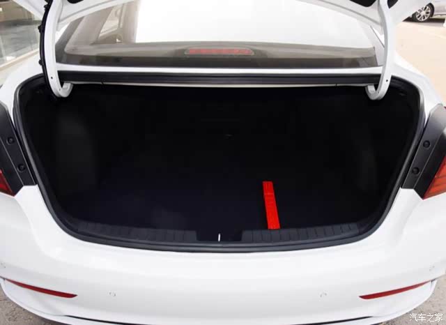 感觉名图后备箱挺大的