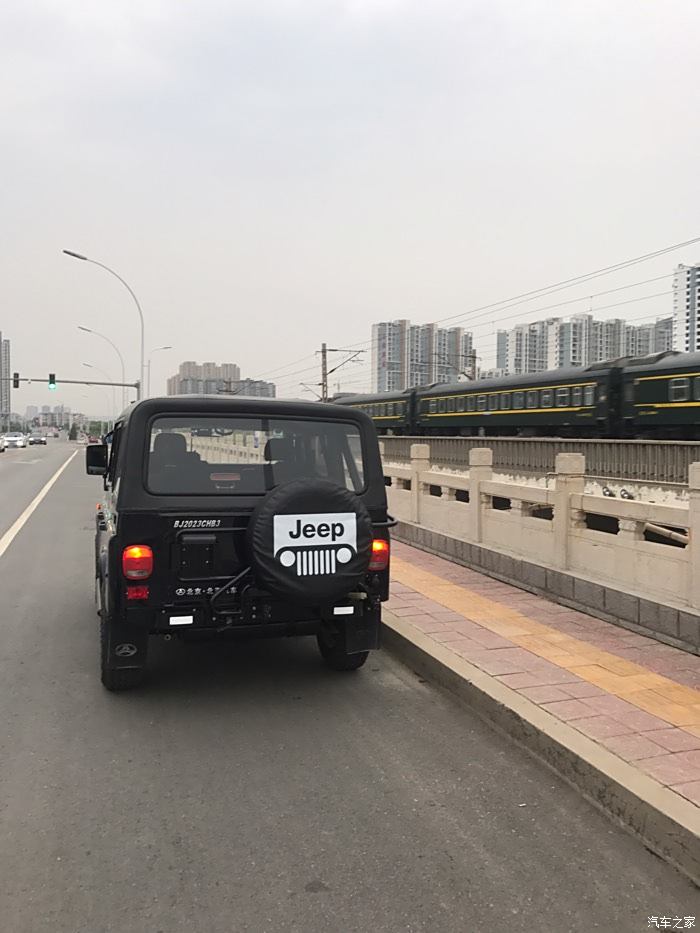 北京吉普bj2023chb3特警蓝出库溜车