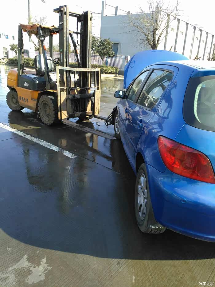 记双十二厂区和叉车年末一撞