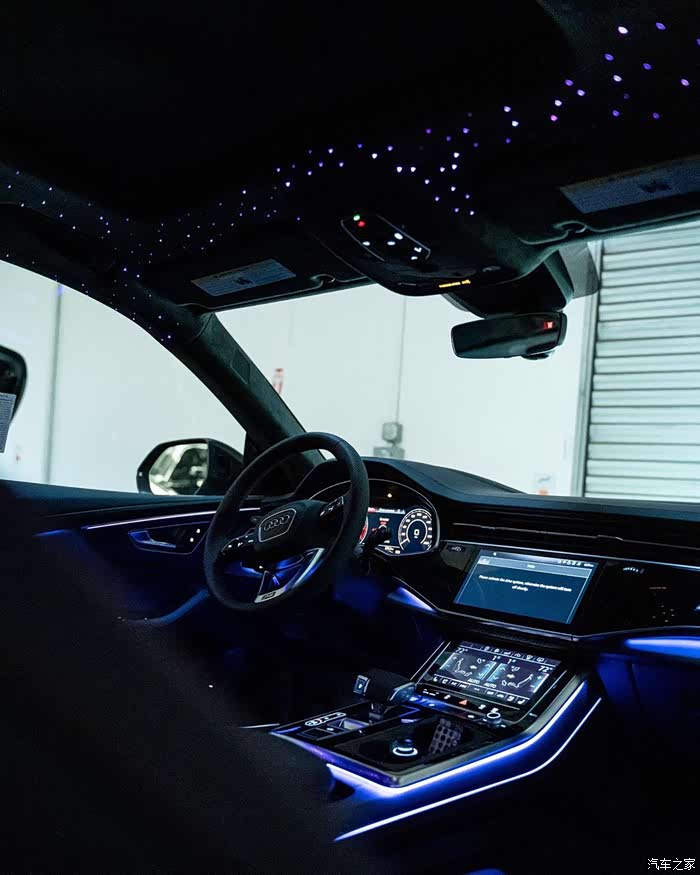 奥迪rsq8也能带你看星星?当然了,这不是"素车".
