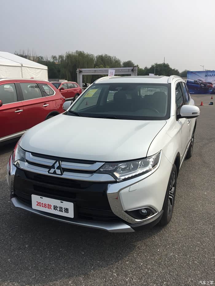 开着荣耀版参加嘉乐版北京发布会汽车之家首发