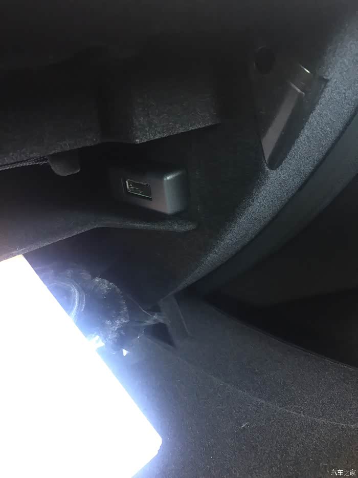 16款aux接口原来在这