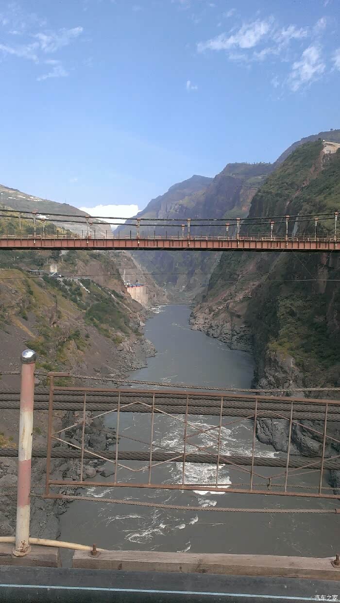 零时的小铁桥.看到对面没.电站截流了.之后最深处超过860米噢.