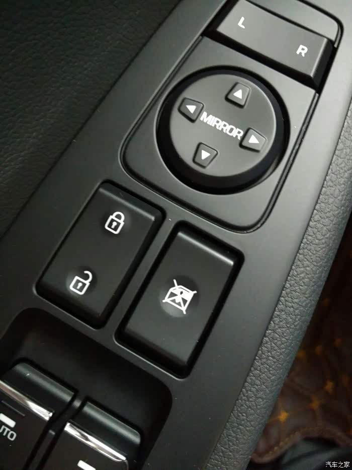 新车主求知贴玻璃升降锁止按钮