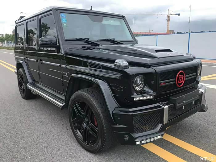 奔驰g500amg 外观看起来,明显给人一种霸气侧漏的感觉