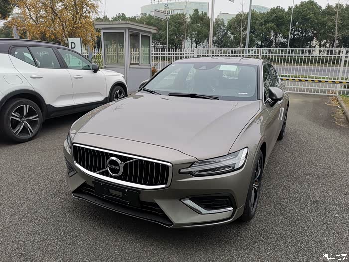 沃尔沃s60 t4智逸的前脸