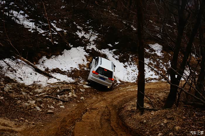 普拉多翻越秦岭山的牛圈沟