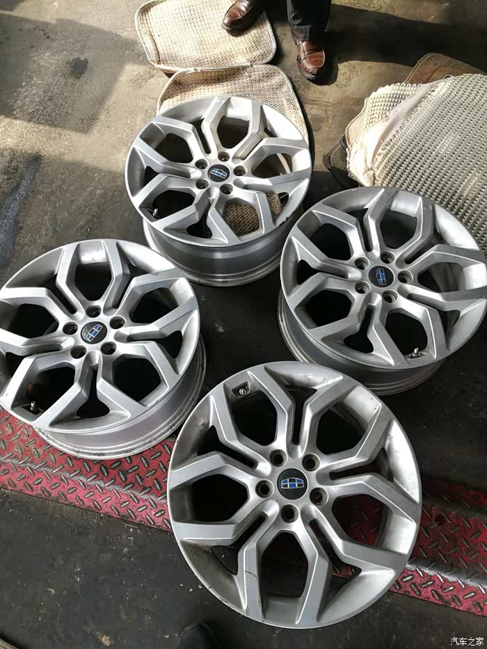 出4个博瑞轮毂 ,改装拆下闲置的