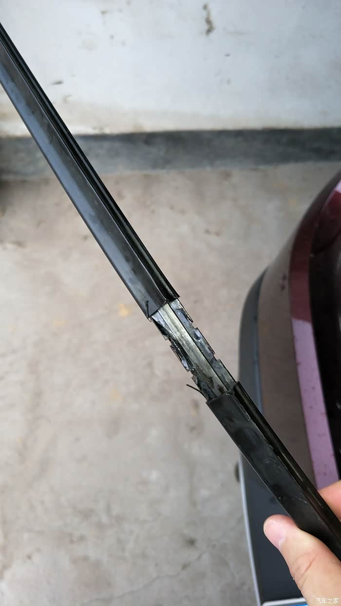 宝骏560雨刮刷断了一根去4s店换根多钱
