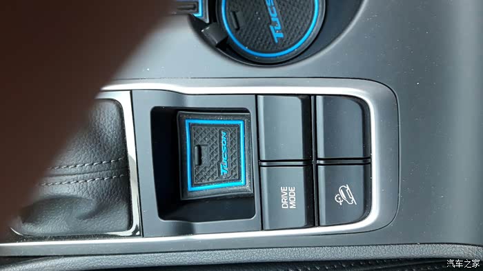 drive mode这个按键,按下去普通模式运动模式,经济模式切换.