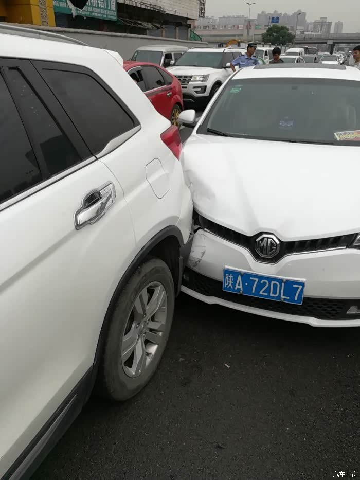 【图】【陕西cs75官方总会】中招了,被追尾_长安cs75论坛_汽车之家