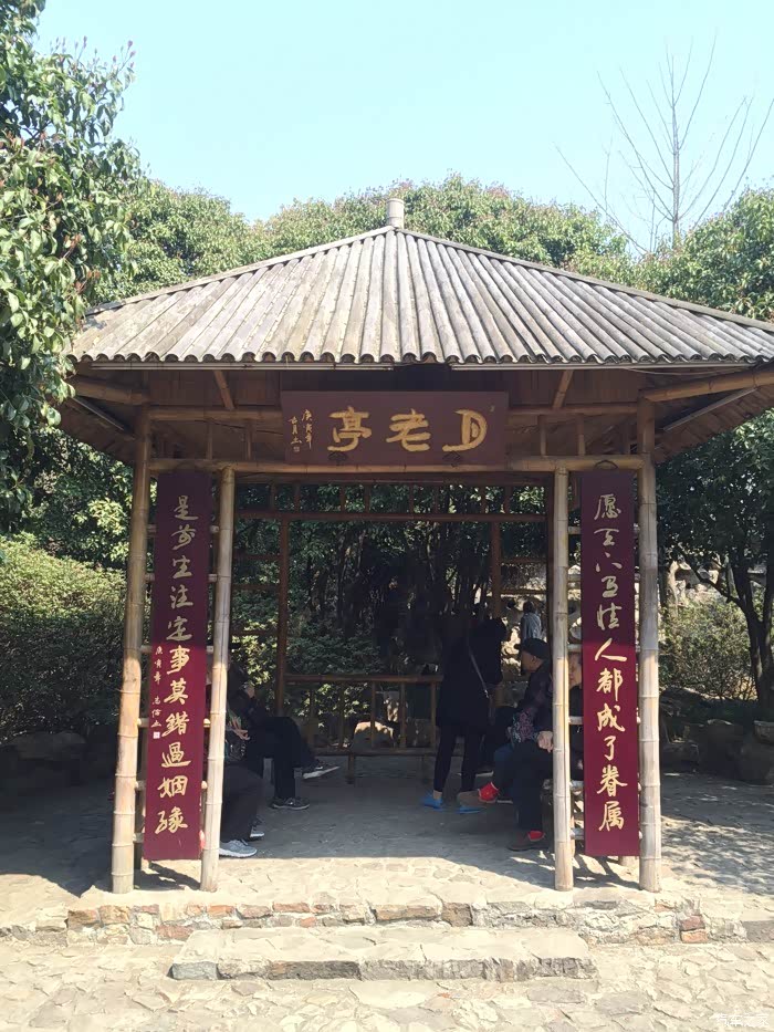 月老亭可惜没人牵红线啊