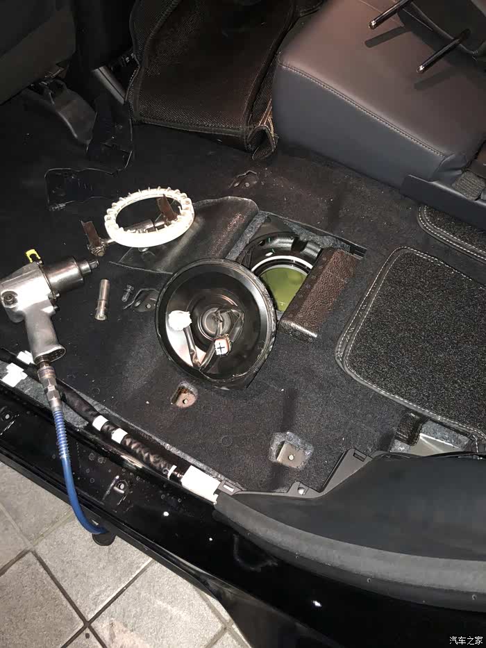 换低压燃油泵,对酒当割.地毯