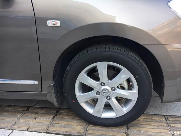 轩逸经典改装16寸轮毂