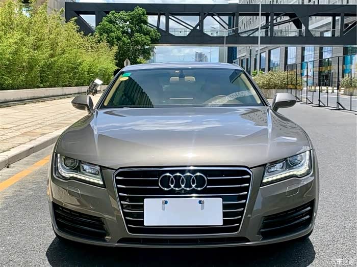 图】奥迪a7颜值各方面表现都很出色,车尾尾翼给人的动力感特别强_abt