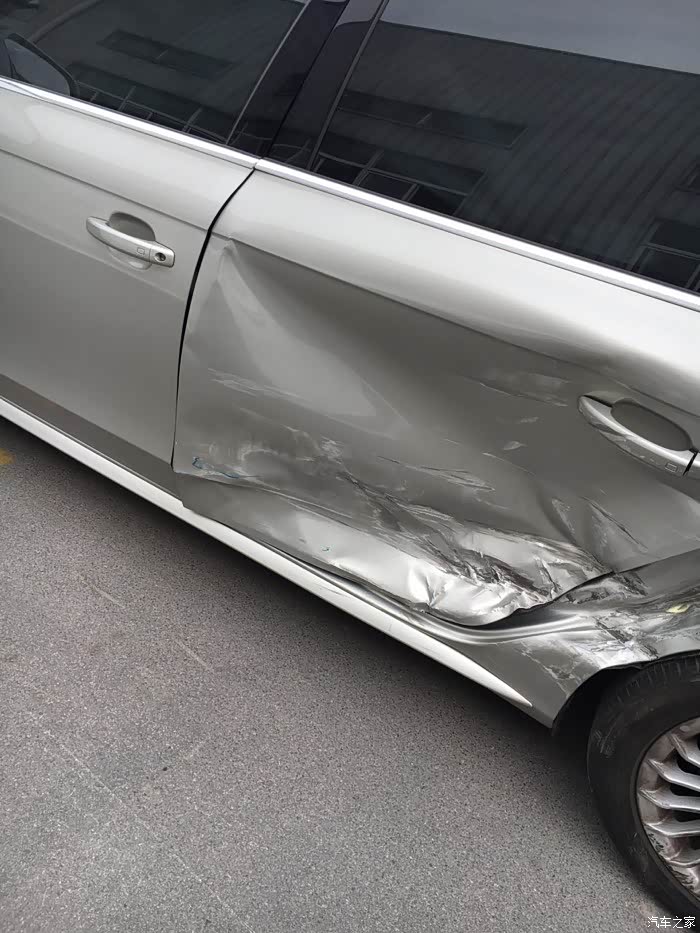 【图】8个月的车车被撞_奥迪a4l论坛_汽车之家论坛