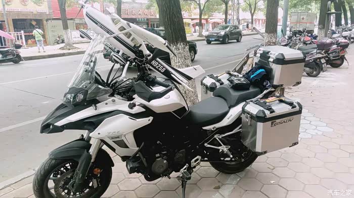 金鹏展翅最具性价比的摩旅利器贝纳利502改装完毕