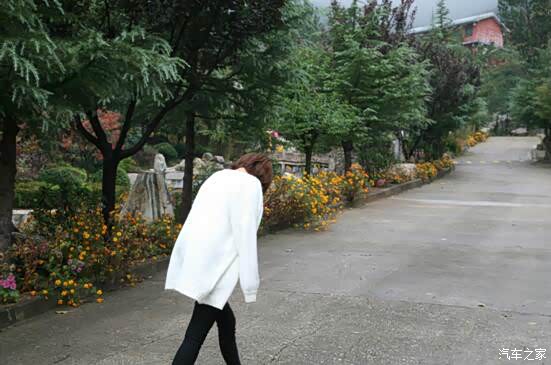 老婆出差,18岁的小姨子嚷着让我带她出去玩儿