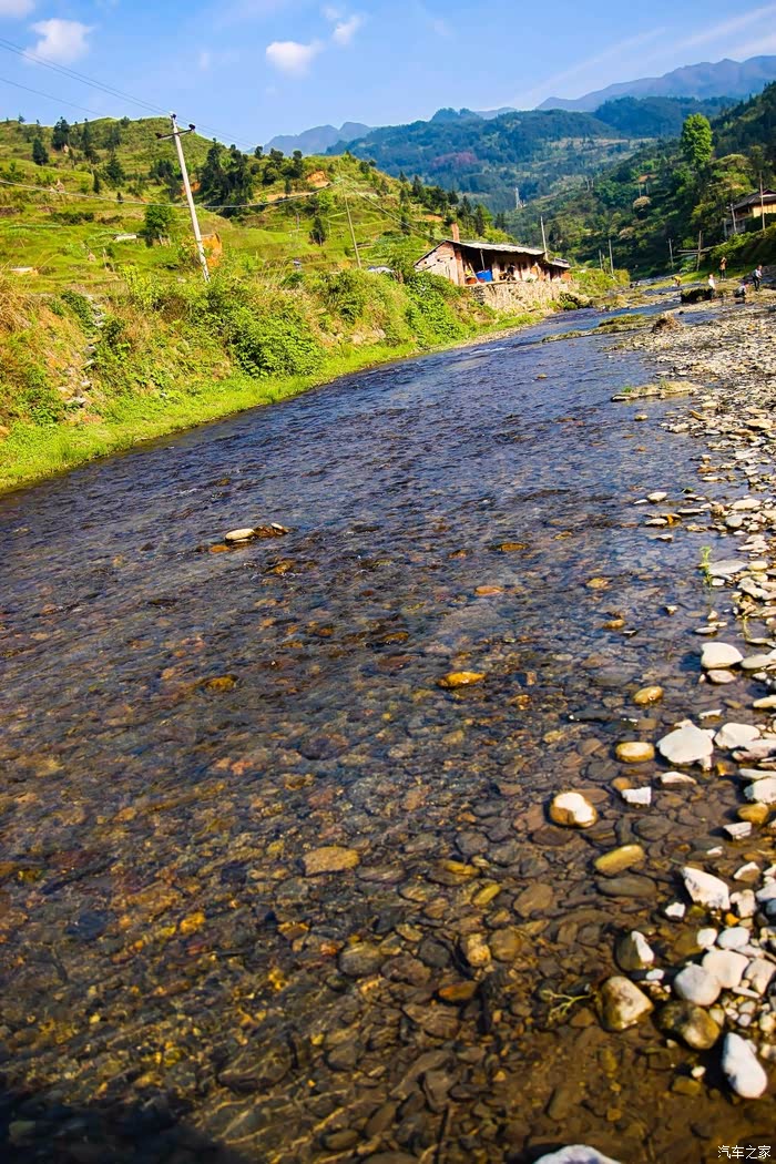 坐朋友的a800,自驾去苗寨.