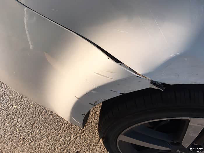 这个后保险杠撞开了怎么修复?