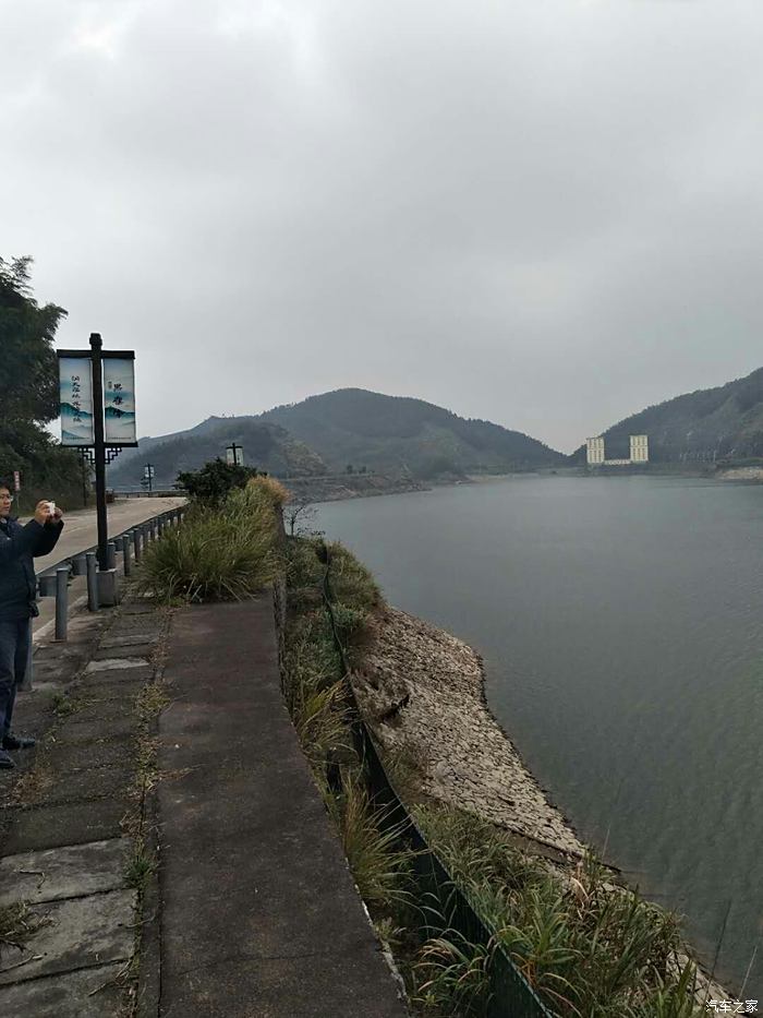 黑麋峰山上的水库