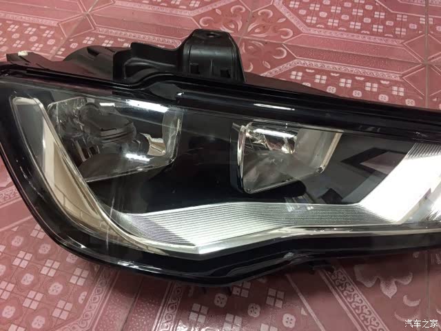 出售一个奥迪a3大灯总成