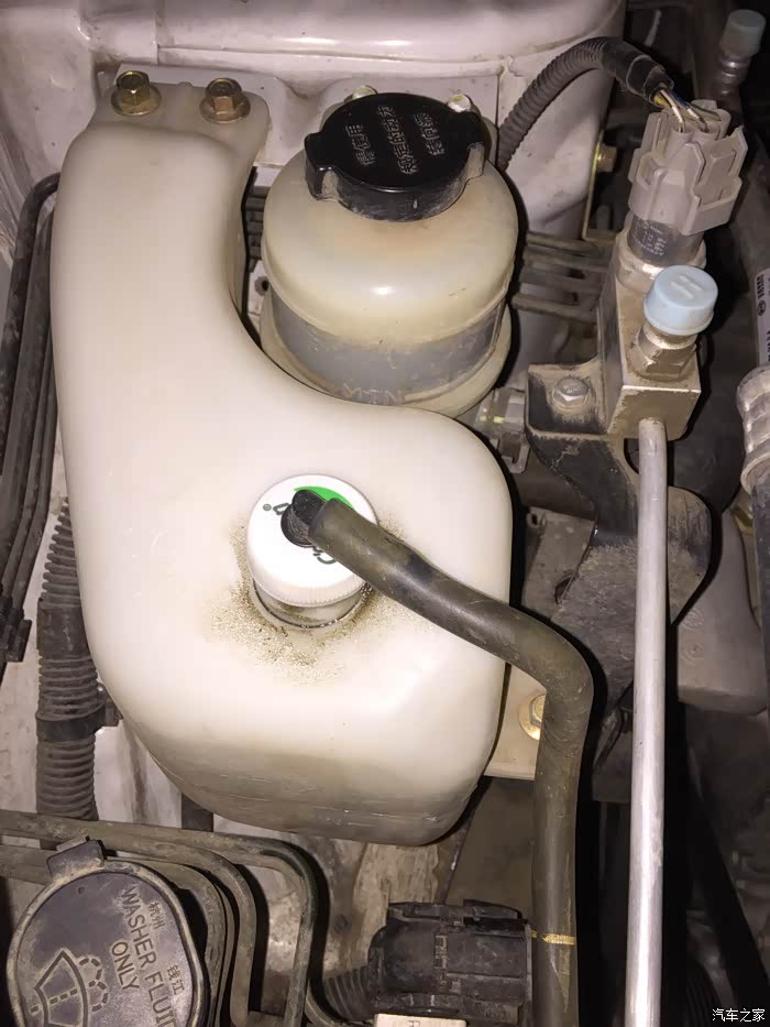 比亚迪用的副水箱盖子真的不敢恭维,用了半年就坏掉了,穷屌丝的我居然