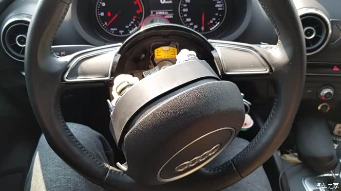 【图】自己动手的乐趣-16款两厢红,换方向盘多功能按键_奥迪a3论坛