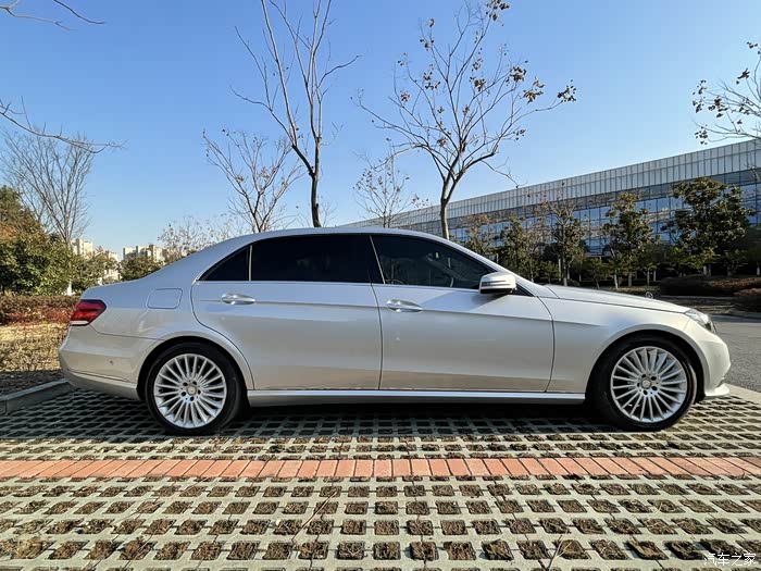 老车赏鉴2014款奔驰e级铱银色高清大图