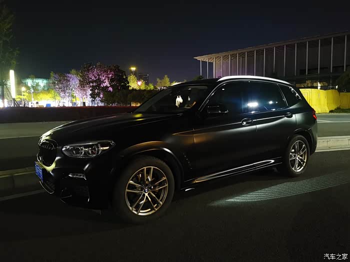 宝马x3贴改色膜陶瓷黑