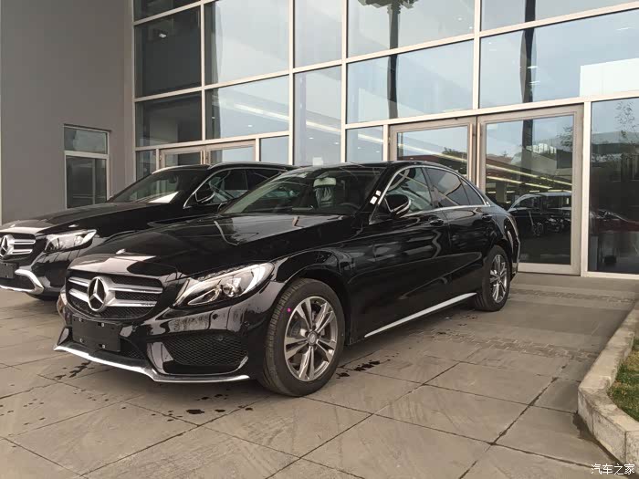 奔驰买小c黑色的到底多不多呀