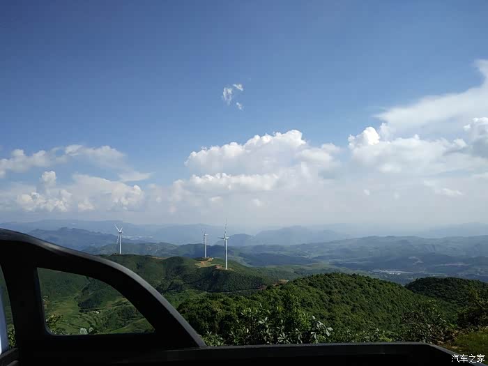 驾着小拓到我们云南本地的基督山顶峰