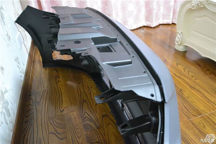 st加油站搜罗万千国产2015款福克斯st前杠拆解与点评