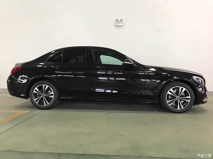 c200标轴买黑色会不会显的很小啊在纠结选什么颜色好