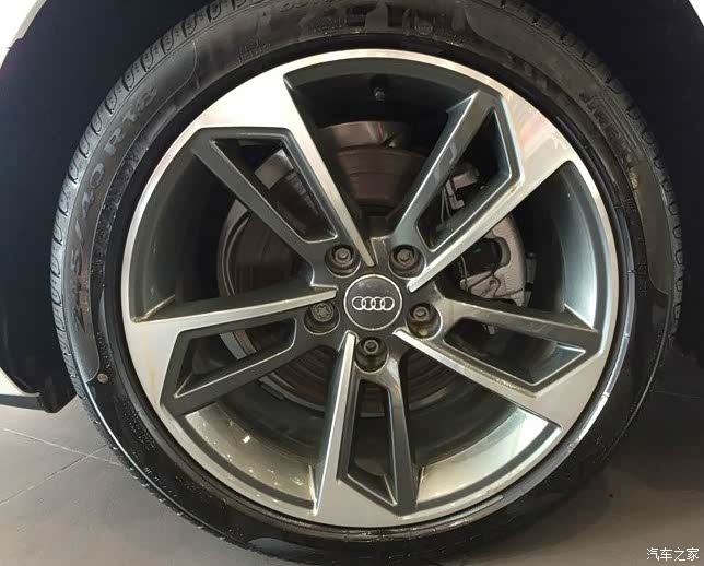 全新奥迪a4l看车作业!惊喜还是不少的