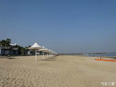 美丽梁子湖沙滩浴场.