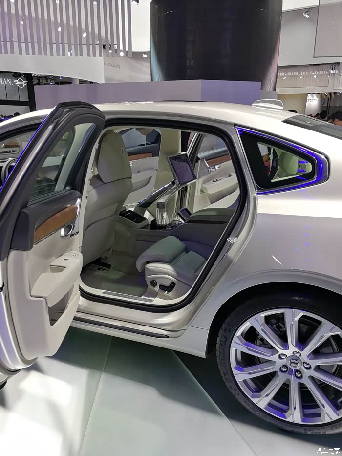 广州车展近距离观摩神作 —— s90t8三座版(内有网红小姐姐)