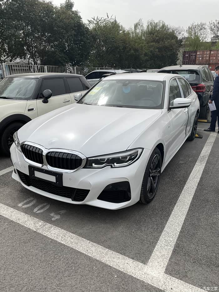 325i白色加舒适套件提车