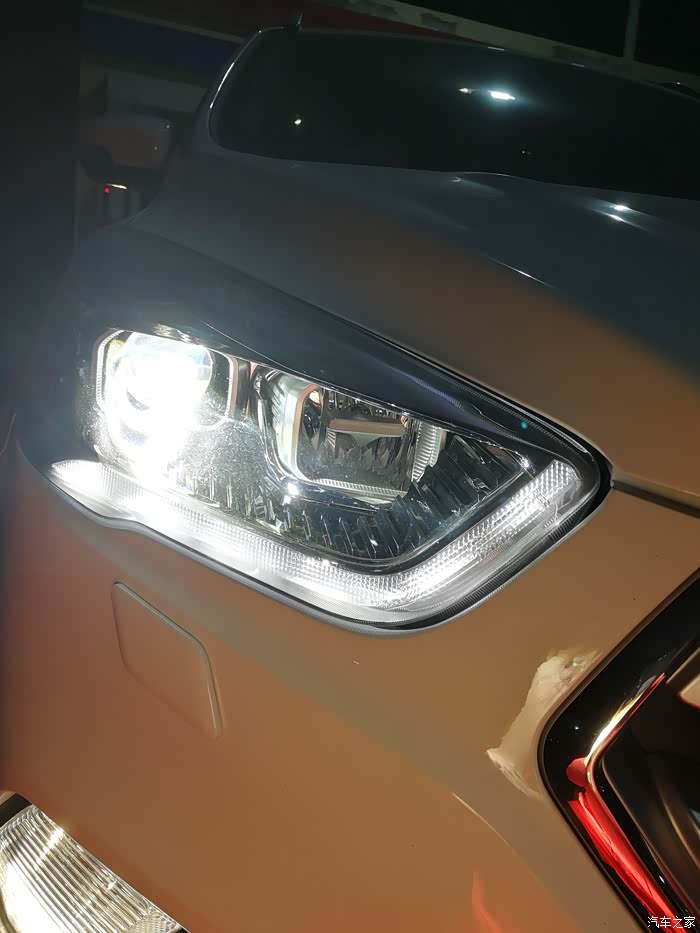 福特翼虎18款豪翼大灯最中间那个怎么不亮