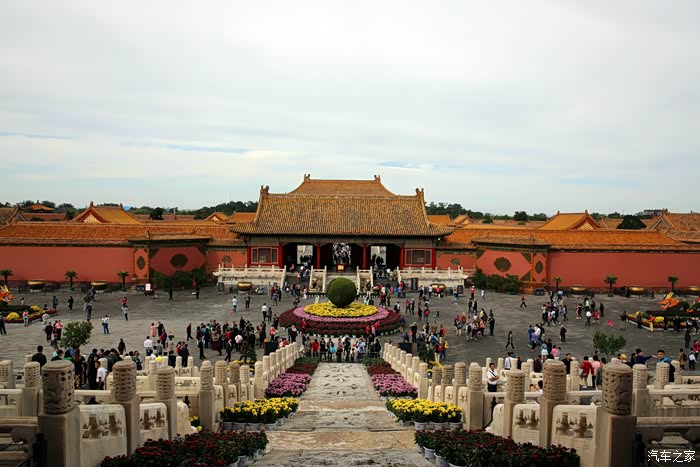 去故宫博物院乾清门广场拍摄开封菊花展