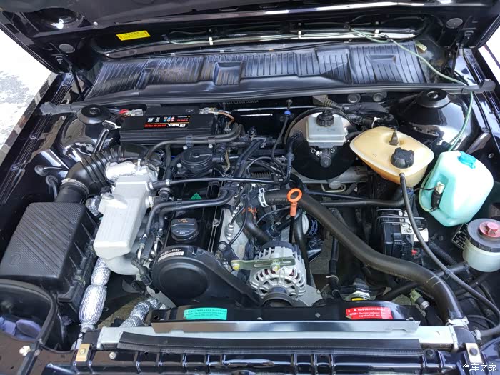 和老捷达有一拼了,看过很多朋友老桑,还有末代普桑发动机上都是油泥