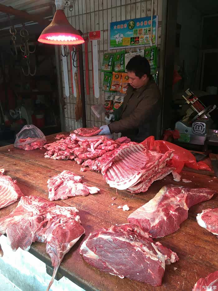 这次选择了羊排,比早市上贵些,老板说是山西榆次的羊口感比那些便宜些