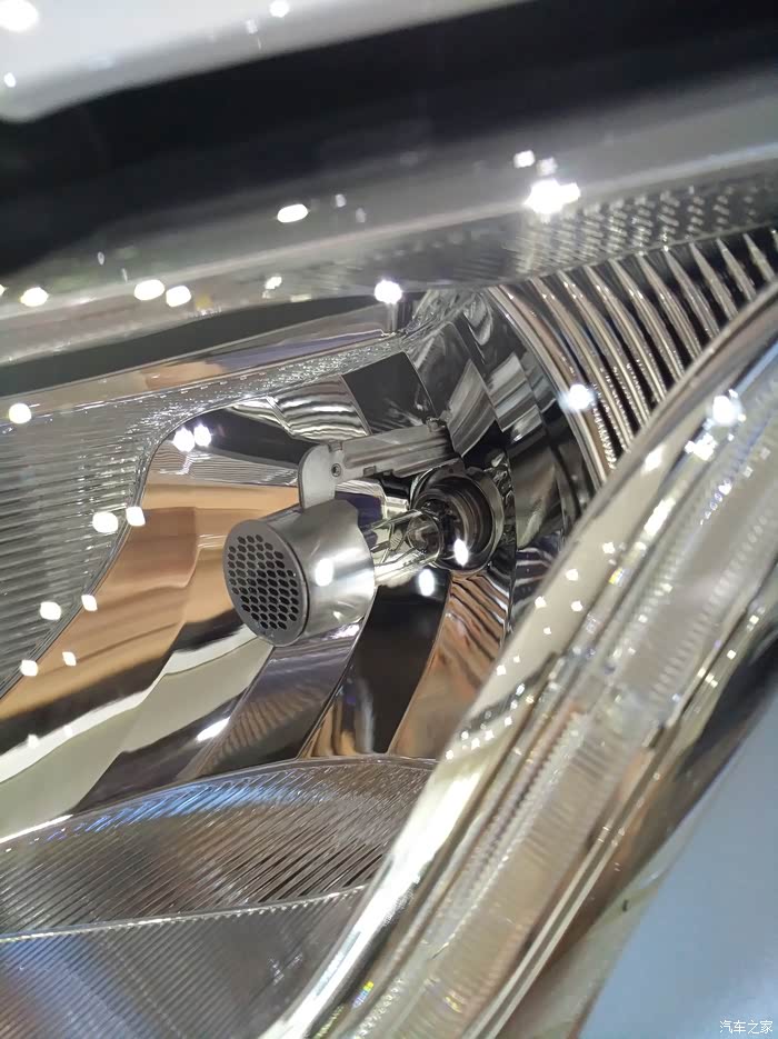 想知道卤素 led灯光效果