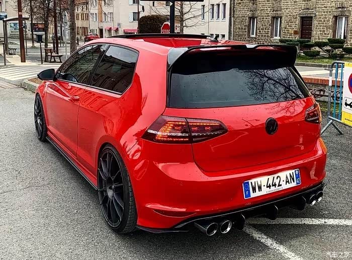 双门版高尔夫gti就是帅,可惜国内买不到,而改装后更让人流口水