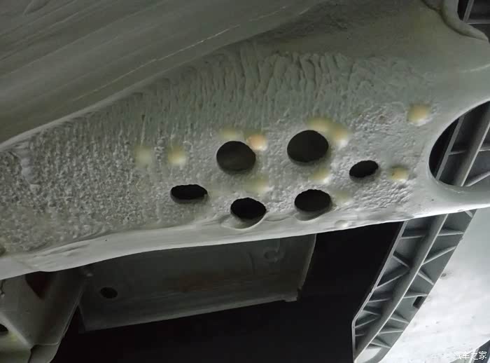一汽大众独有的空腔注蜡技术,有效的防止空腔内部锈蚀,延长车辆的使用