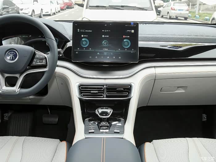 宋plusdmi,中控比较时尚,干净,整洁