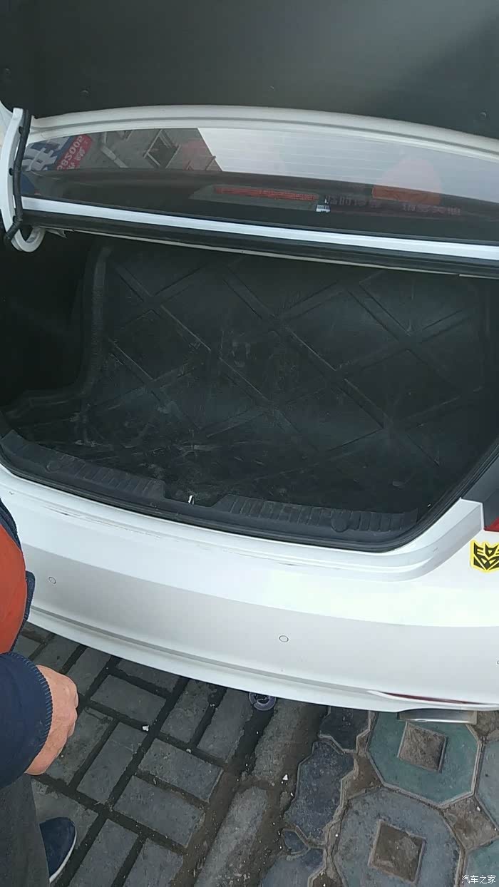后备箱小了很多