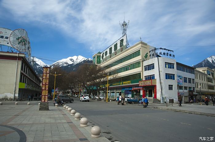 林芝城市很現代化,也是進藏以來第一個有紅綠燈城市.