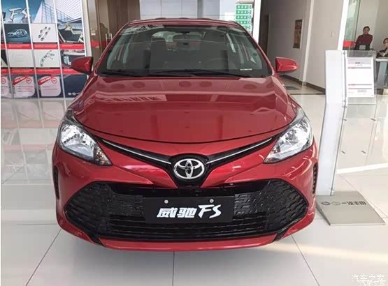 情定红色威驰fs只因在人群中多看了你一眼